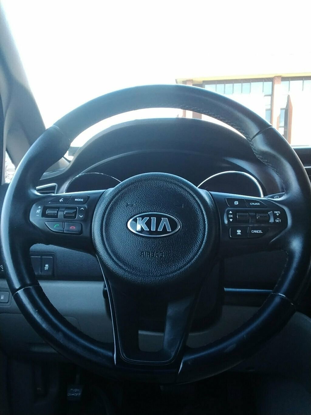 Used 2018 Kia Sedona LX w/ LX Essentials Premium Package image 15