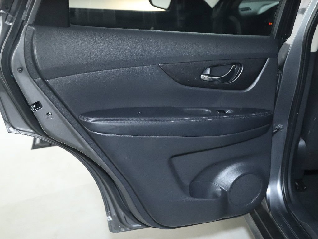 Used 2017 Nissan Rogue SV w/ SV Premium Package AWD/4WD image 13