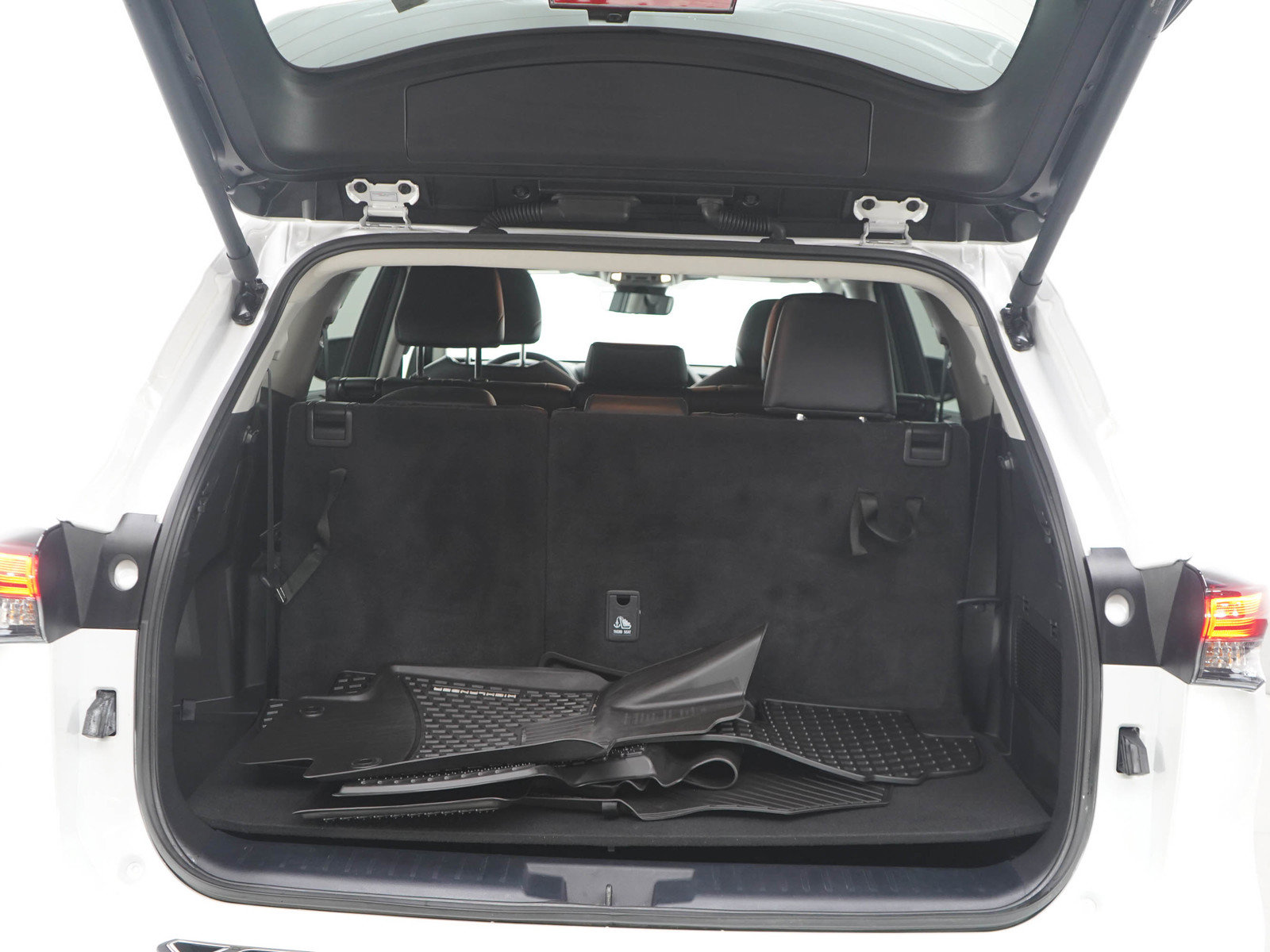 Used 2024 Toyota Highlander XLE AWD/4WD image 17