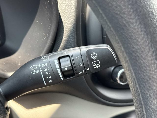 Used 2023 Kia Soul LX w/ LX Technology Package FWD image 25