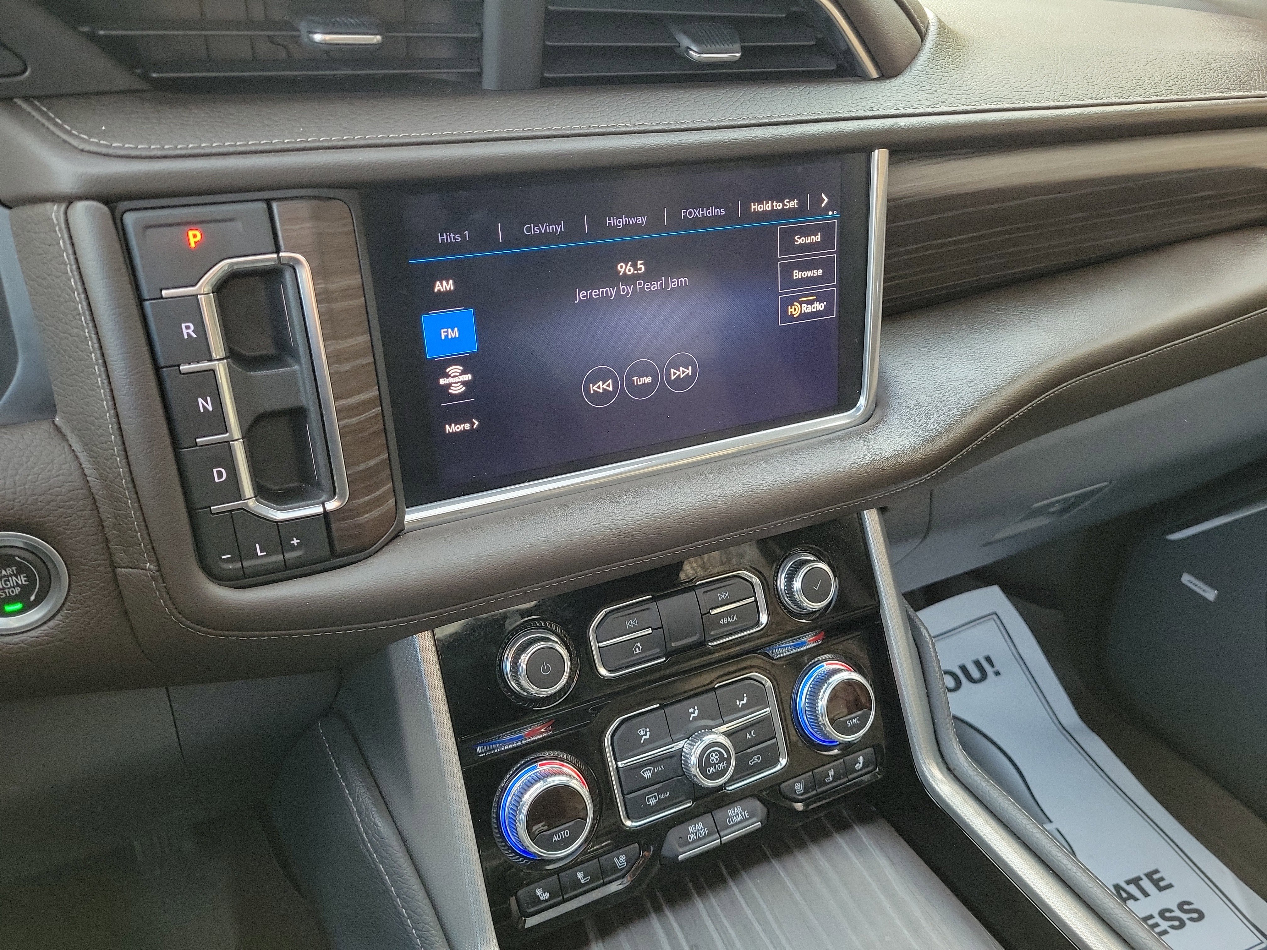 Used 2021 GMC Yukon Denali w/ Denali Premium Package image 24