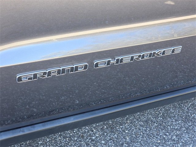 Used 2019 Jeep Grand Cherokee Laredo image 27