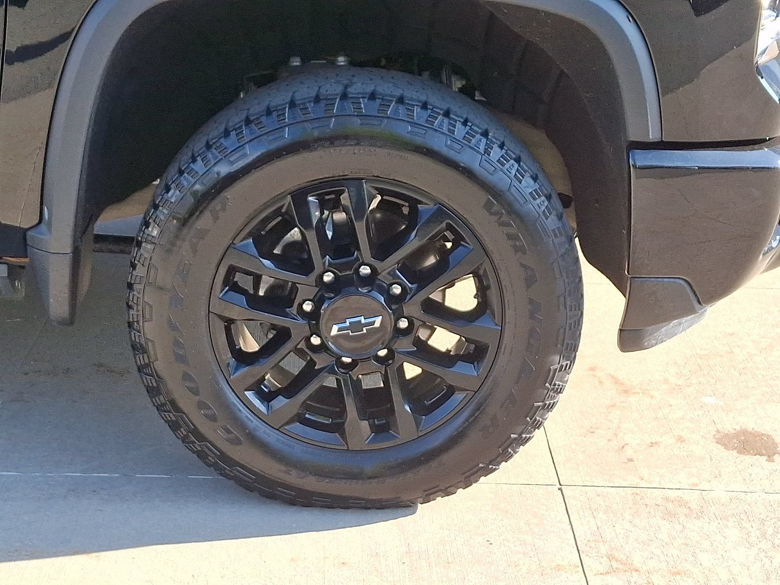 Used 2025 Chevrolet Silverado 2500 High Country w/ High Country Premium Package AWD/4WD image 8