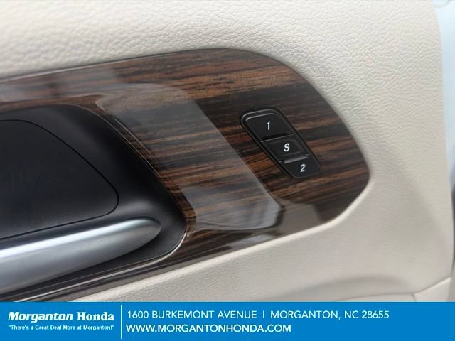 Used 2023 Chrysler Pacifica Limited w/ Uconnect Theater Family Group AWD/4WD image 13