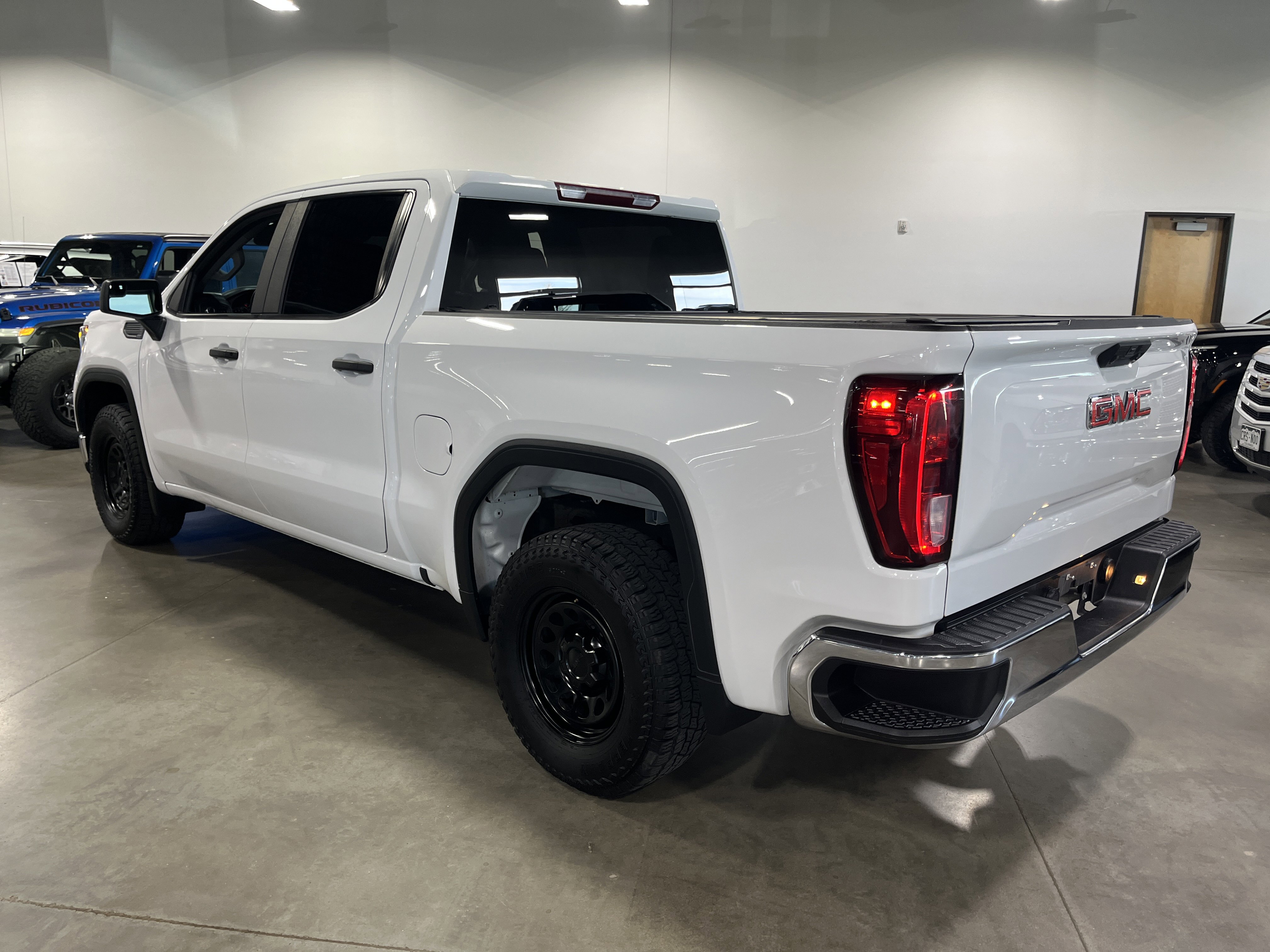 Used 2022 GMC Sierra 1500 Pro w/ Convenience Package AWD/4WD image 3