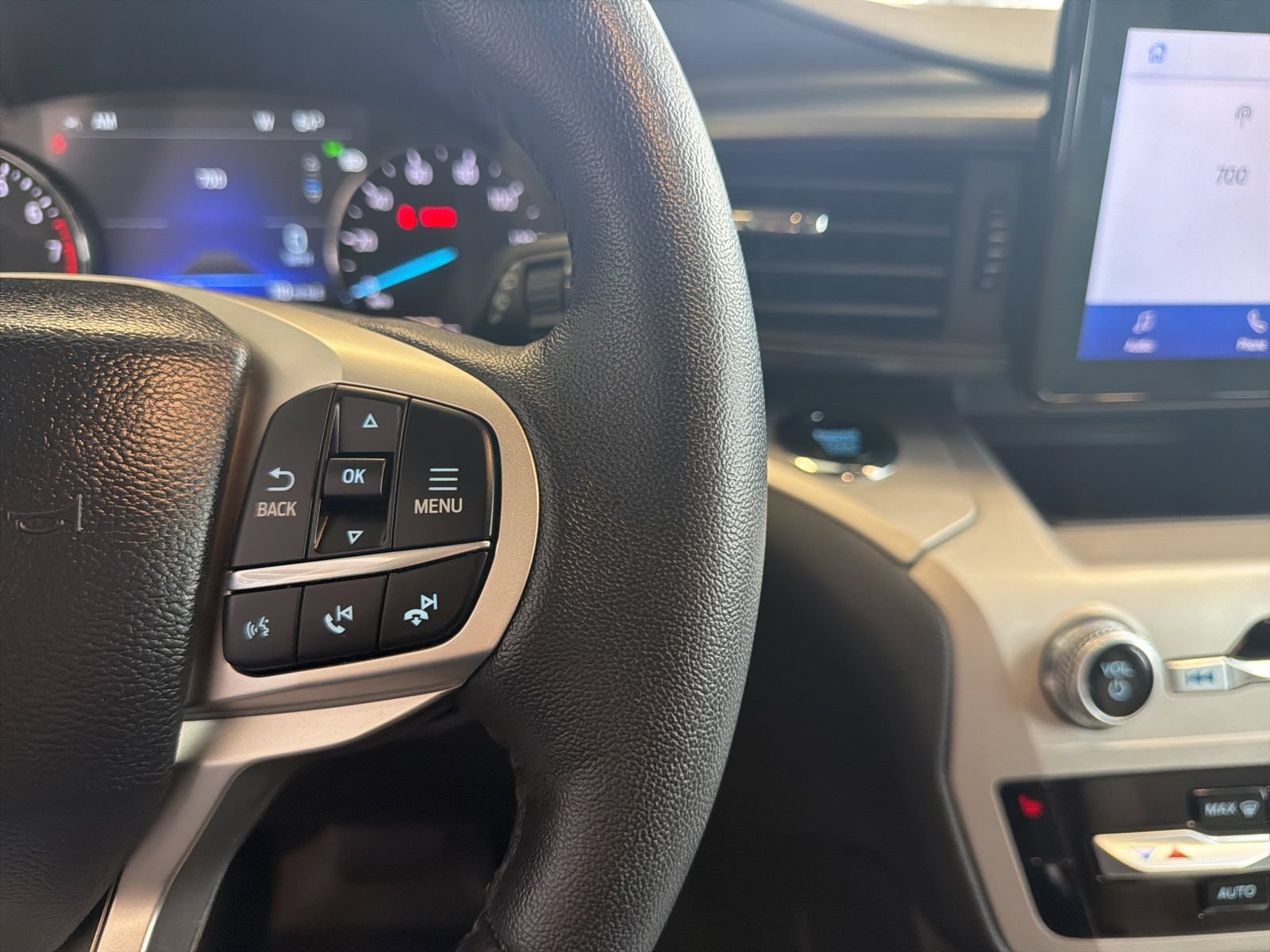 Used 2023 Ford Explorer XLT AWD/4WD image 22
