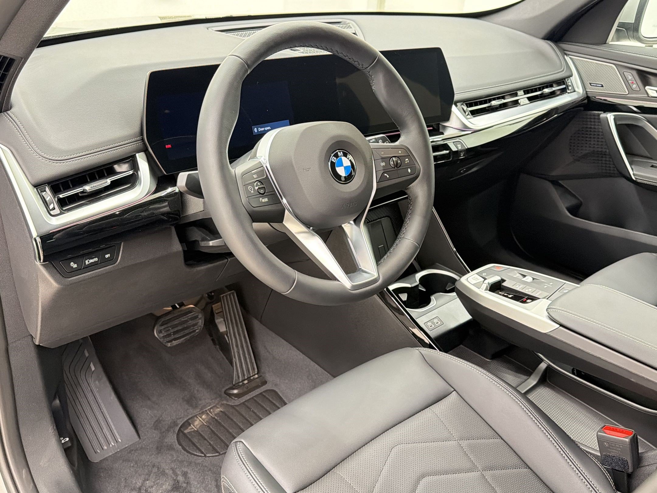 New 2026 BMW X1 xDrive28i w/ Convenience Package AWD/4WD image 4