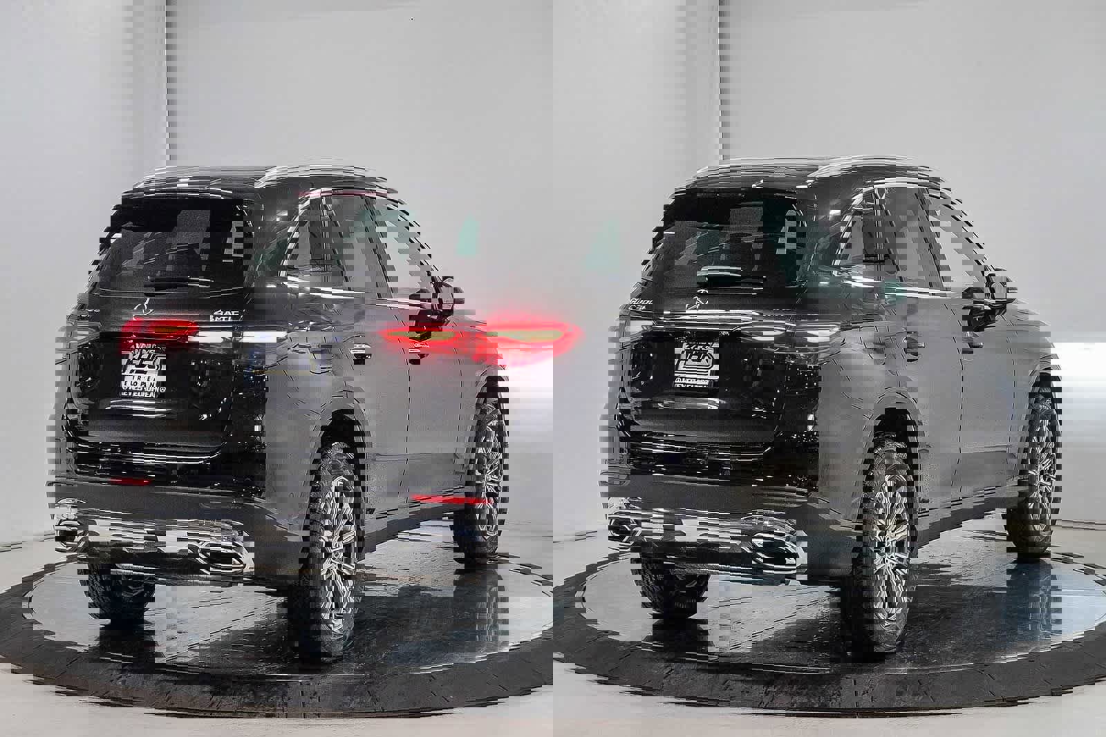 Used 2025 Mercedes-Benz GLC 300 4MATIC image 4