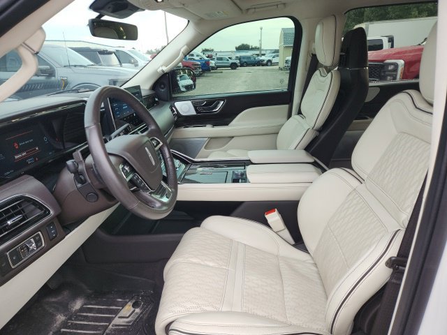 Used 2024 Lincoln Navigator L Black Label AWD/4WD image 9