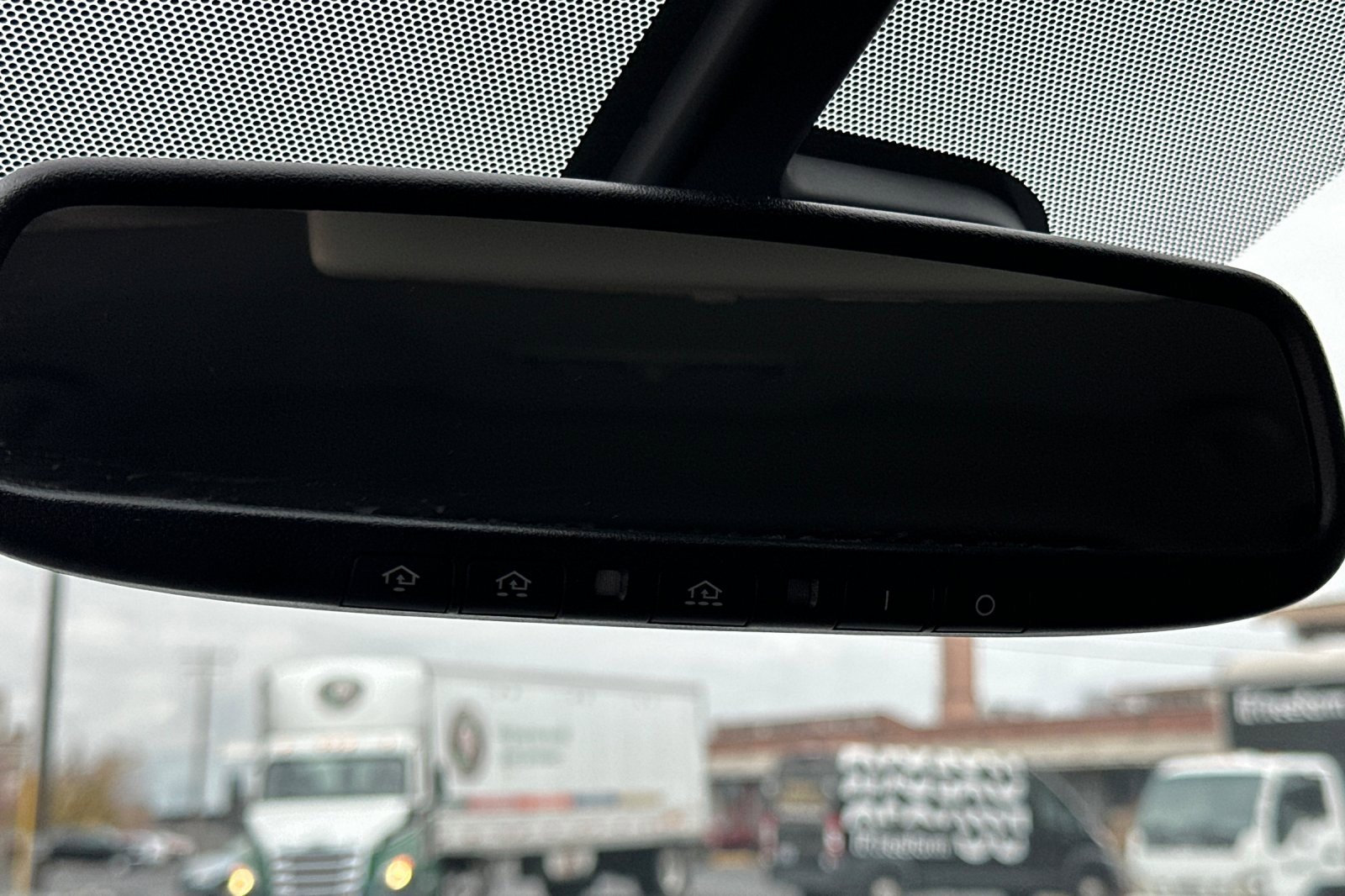 Used 2018 Nissan Titan SL w/ Chrome Package image 24