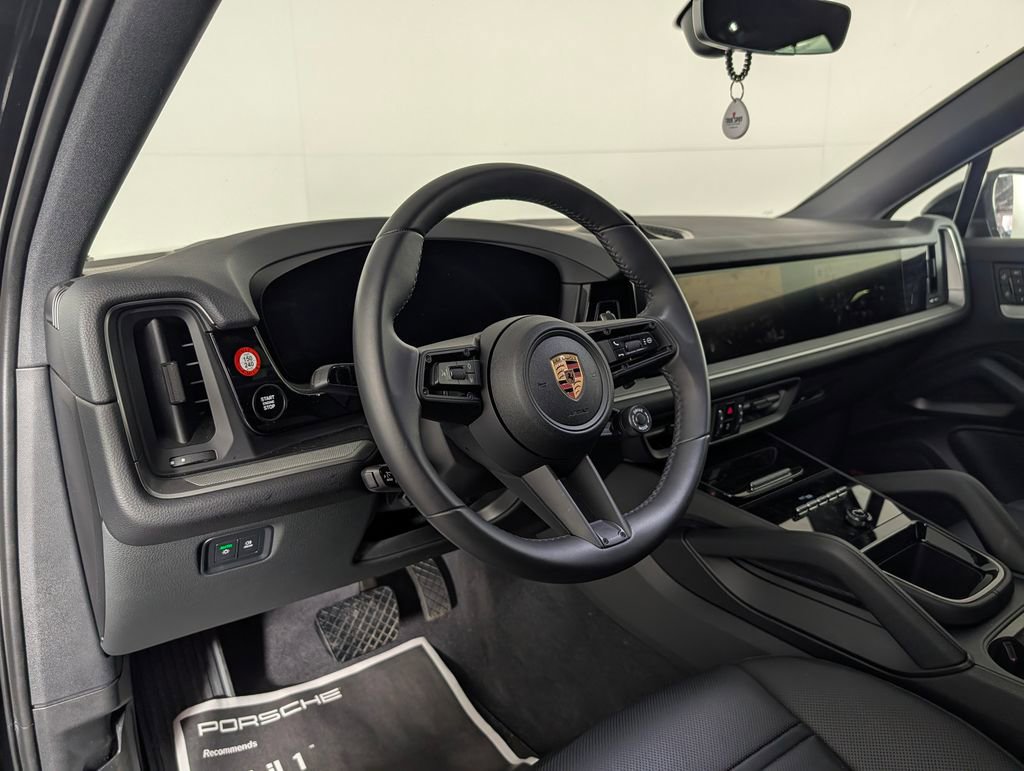 Certified 2025 Porsche Cayenne Coupe image 4