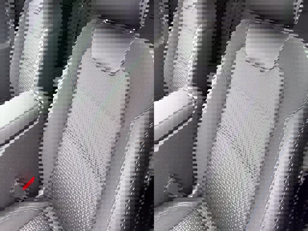 Used 2025 Chevrolet Trax LT w/ LT Convenience Package FWD image 13