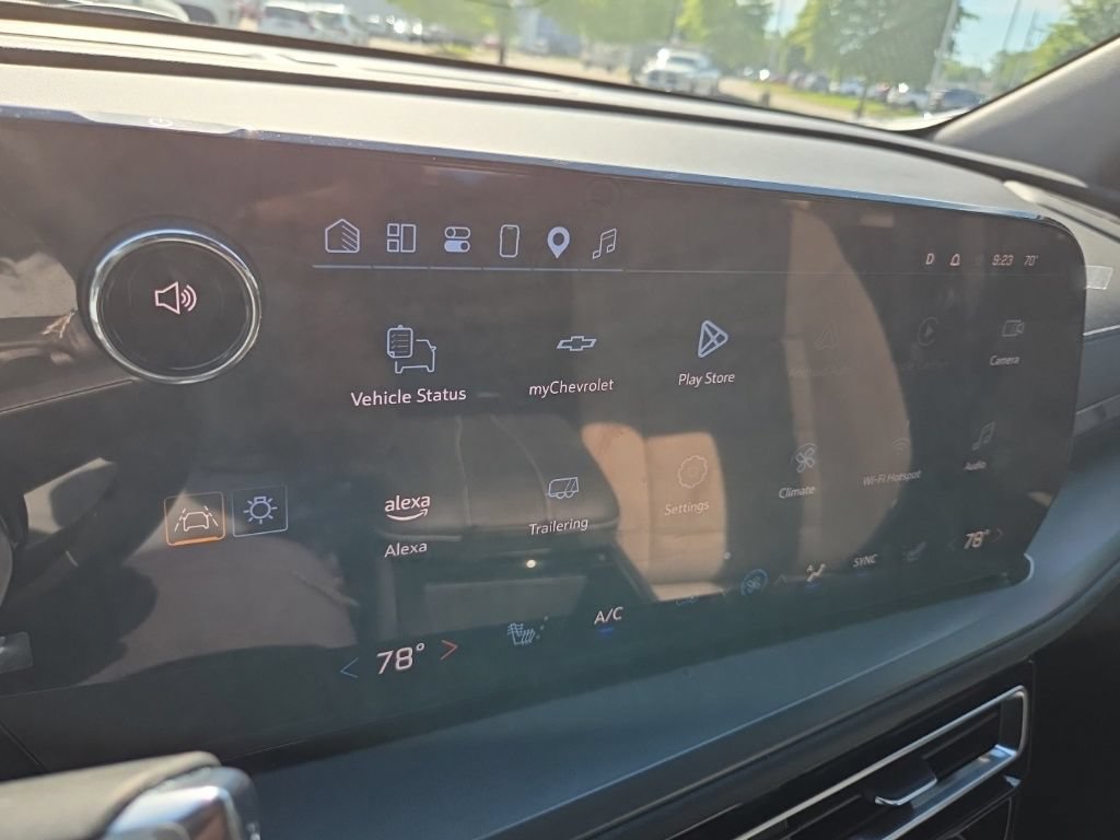 Used 2025 Chevrolet Traverse LT w/ Driver Confidence Package FWD image 23