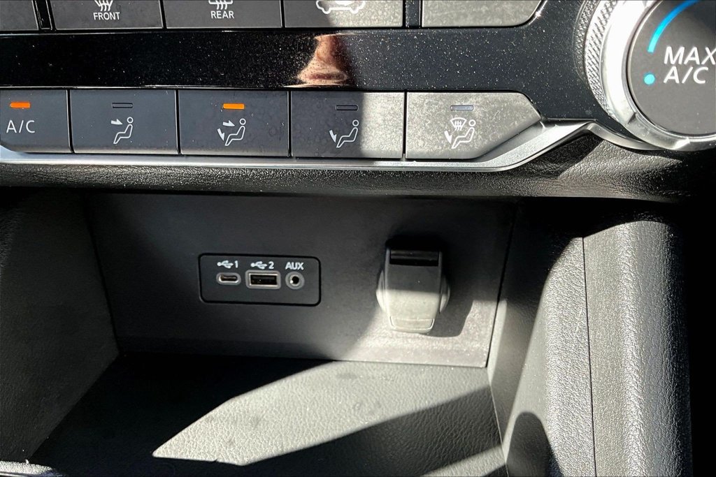 Certified 2023 Nissan Sentra SV FWD image 16