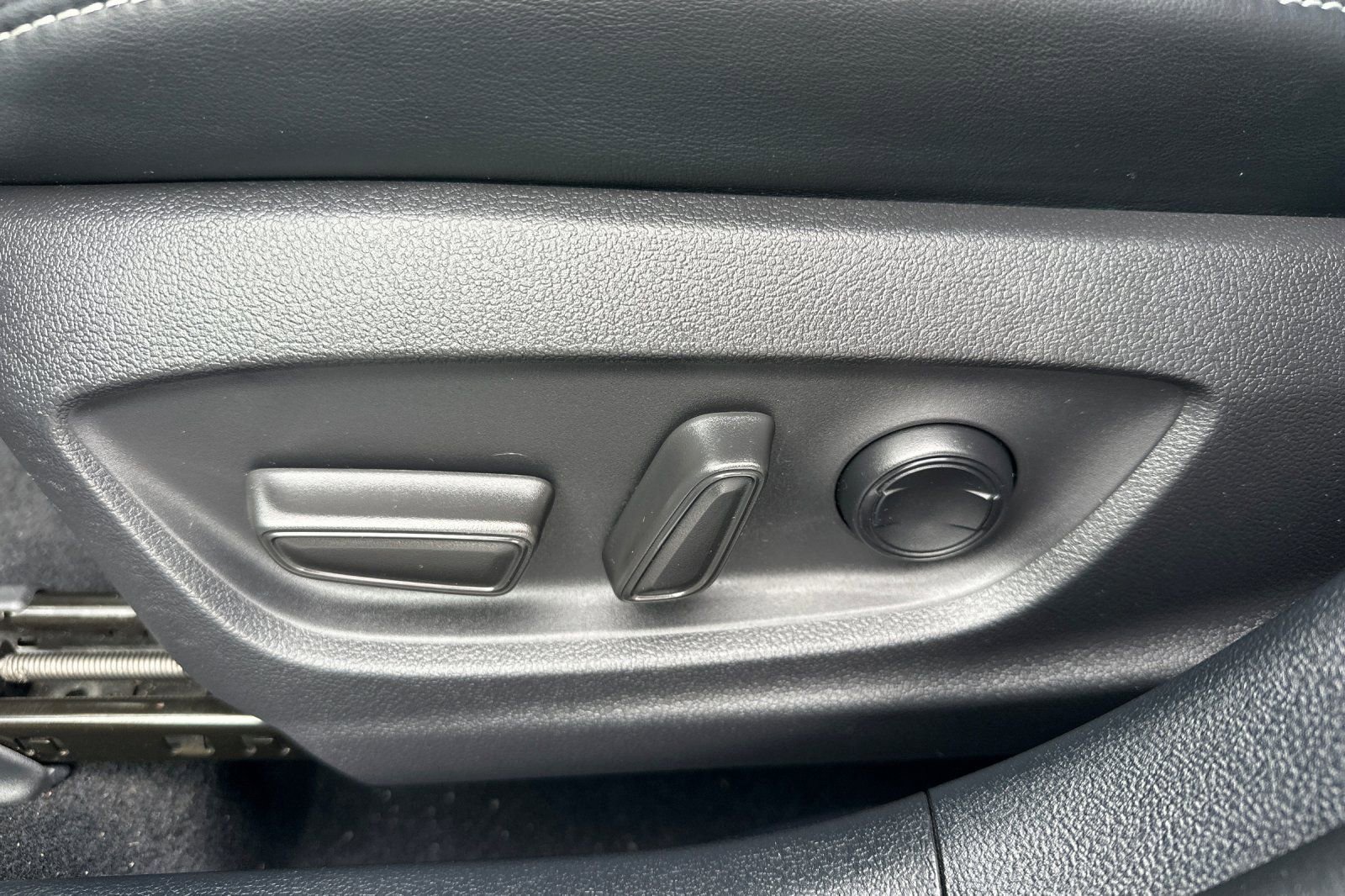 Used 2022 Toyota Prius Prime XLE image 13