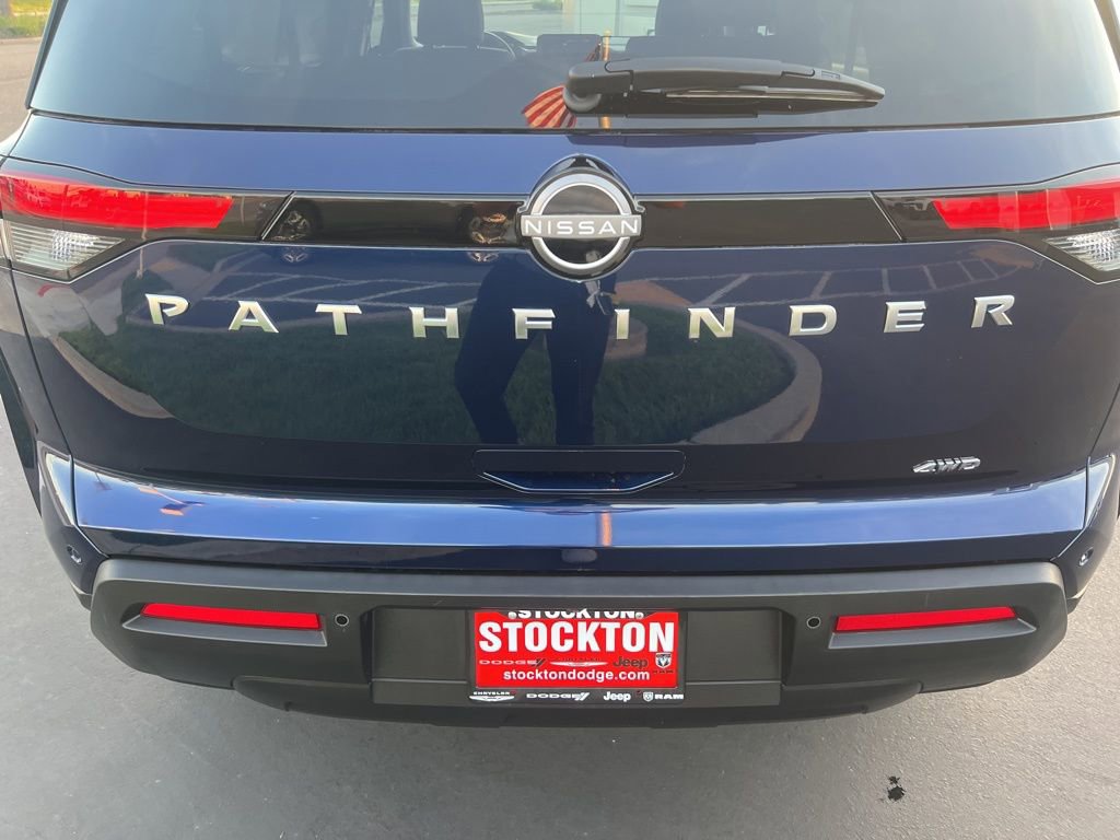 Used 2025 Nissan Pathfinder SV image 15