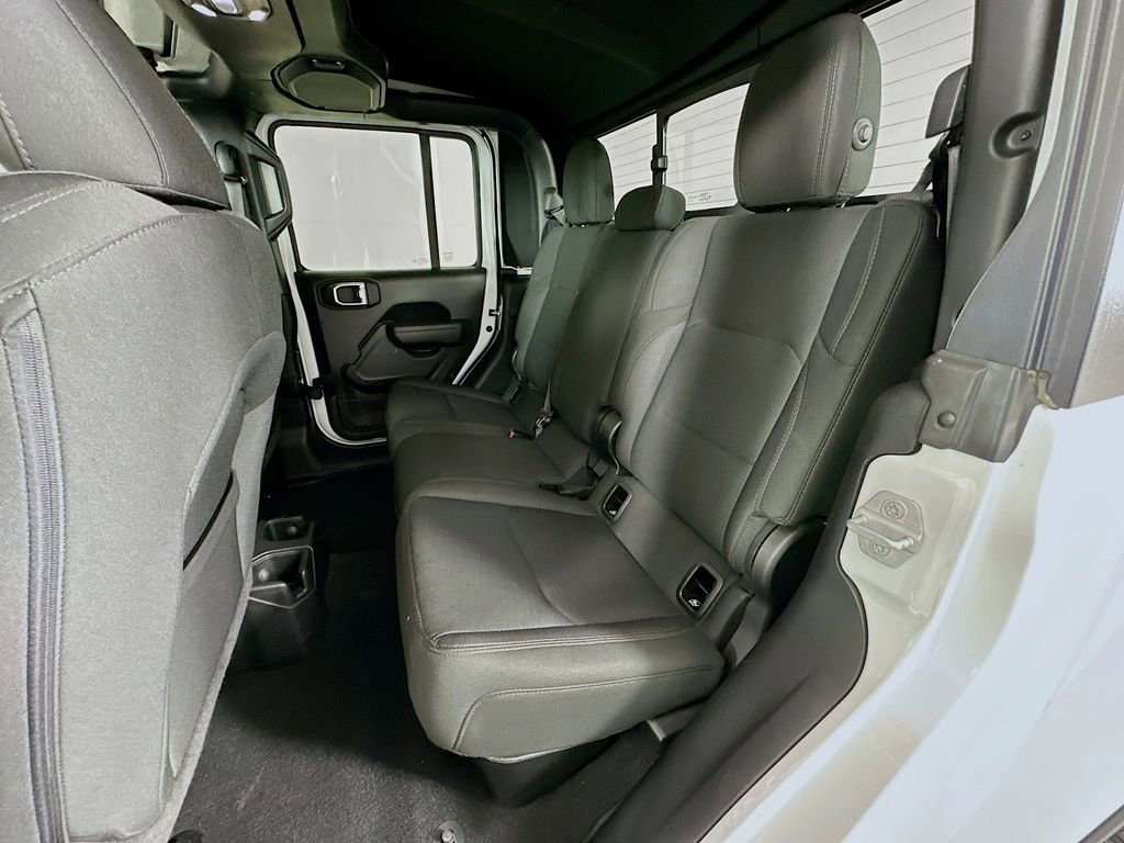 Used 2022 Jeep Gladiator Willys AWD/4WD image 24