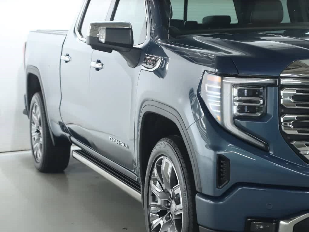 Used 2025 GMC Sierra 1500 Denali w/ Denali Reserve Package AWD/4WD image 8