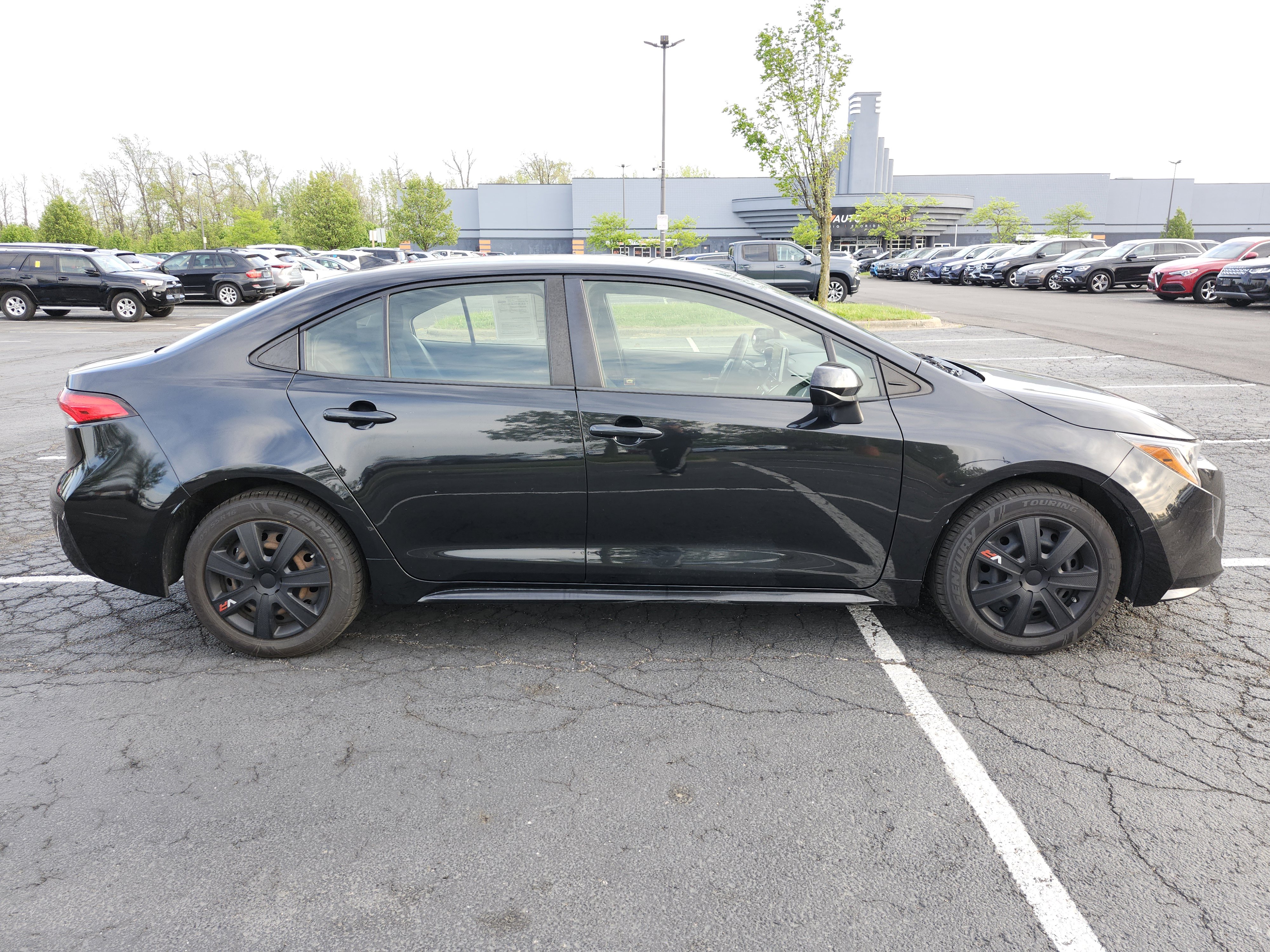 Used 2020 Toyota Corolla LE FWD image 15