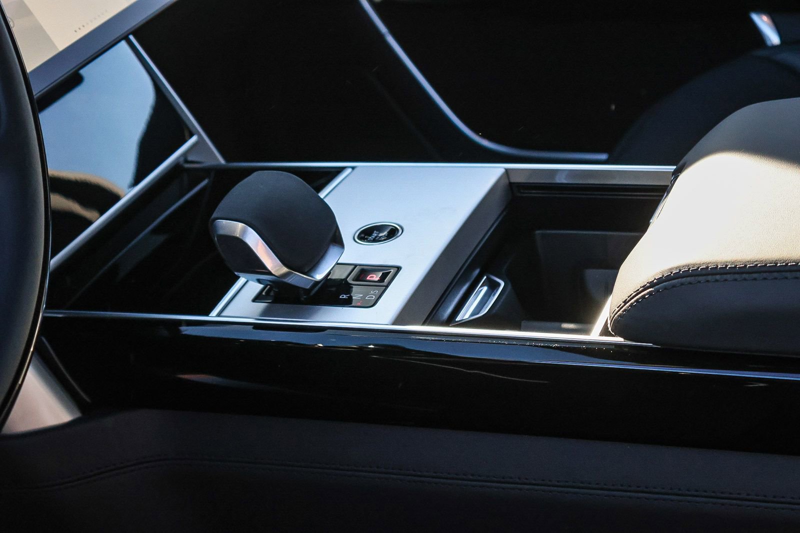 New 2026 Land Rover Range Rover Long Wheelbase SE image 30