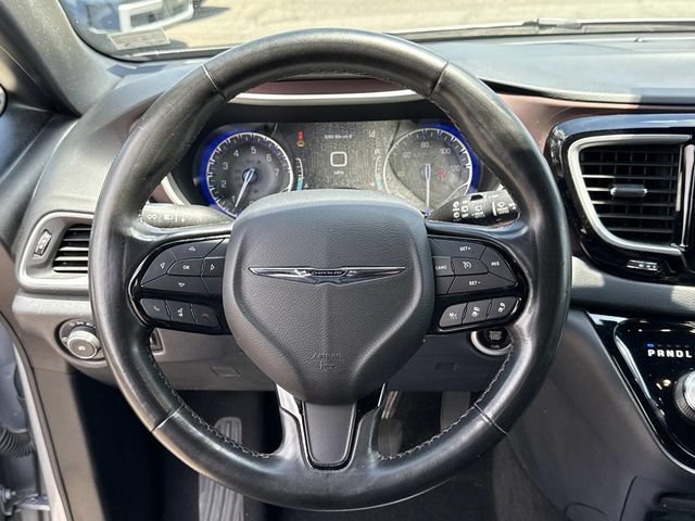 Used 2020 Chrysler Pacifica Touring-L FWD image 19