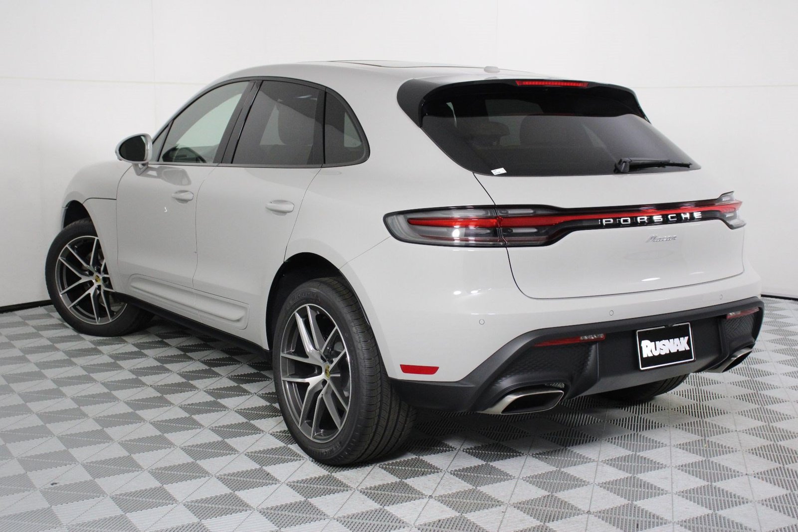 New 2026 Porsche Macan AWD/4WD image 3