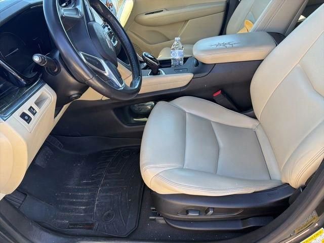 Used 2017 Cadillac XT5 Base image 8