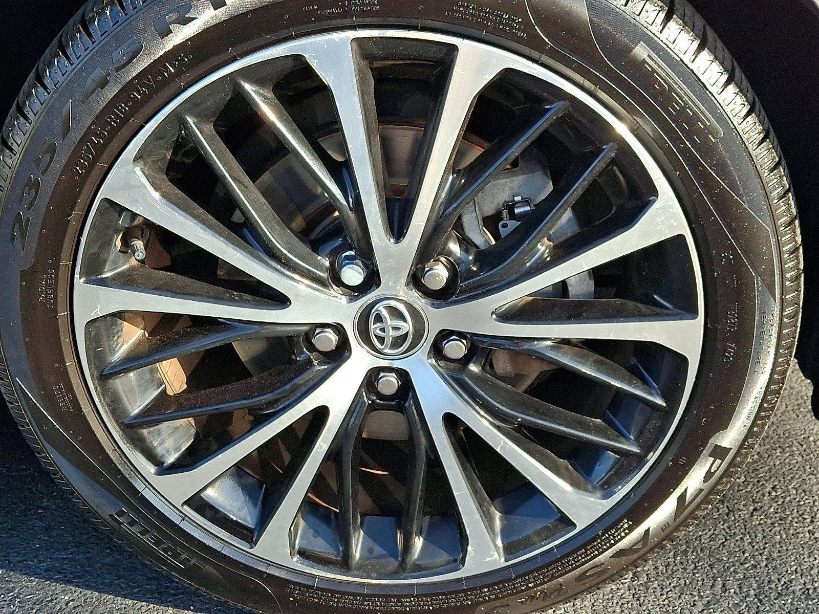 Used 2020 Toyota Camry SE w/ Blackout Package FWD image 8