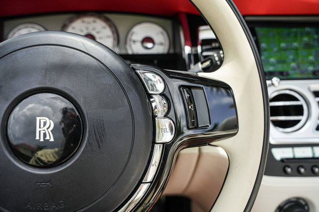Used 2019 Rolls-Royce Dawn RWD image 48