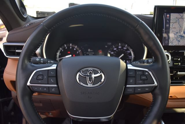 Used 2021 Toyota Highlander Platinum AWD/4WD image 36