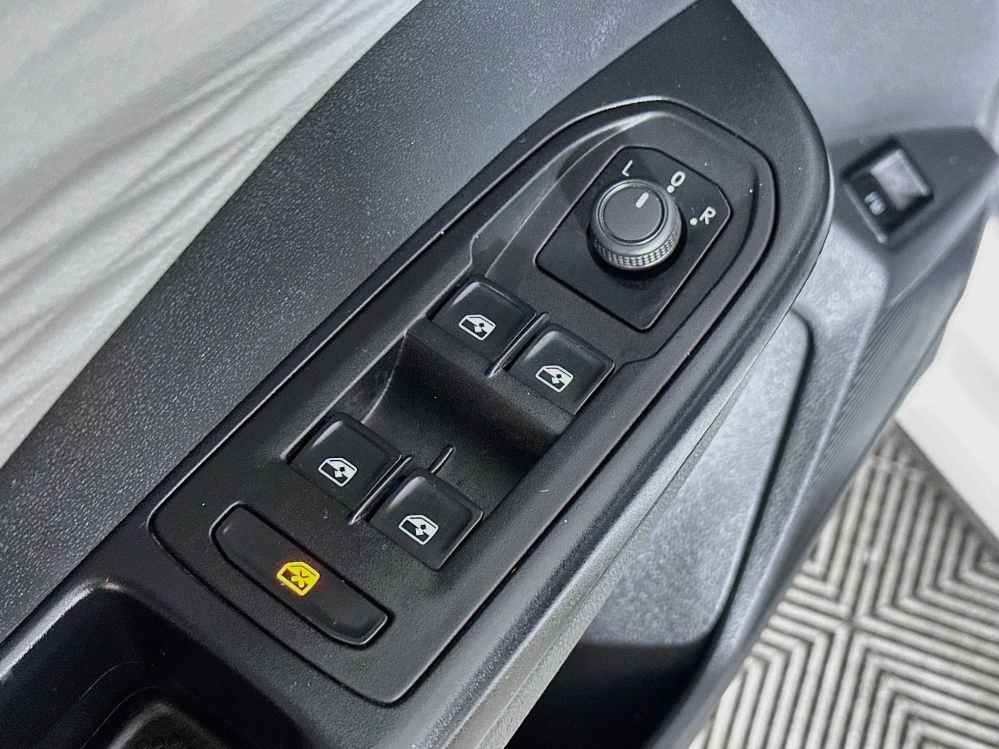 Certified 2023 Volkswagen Taos S FWD image 17