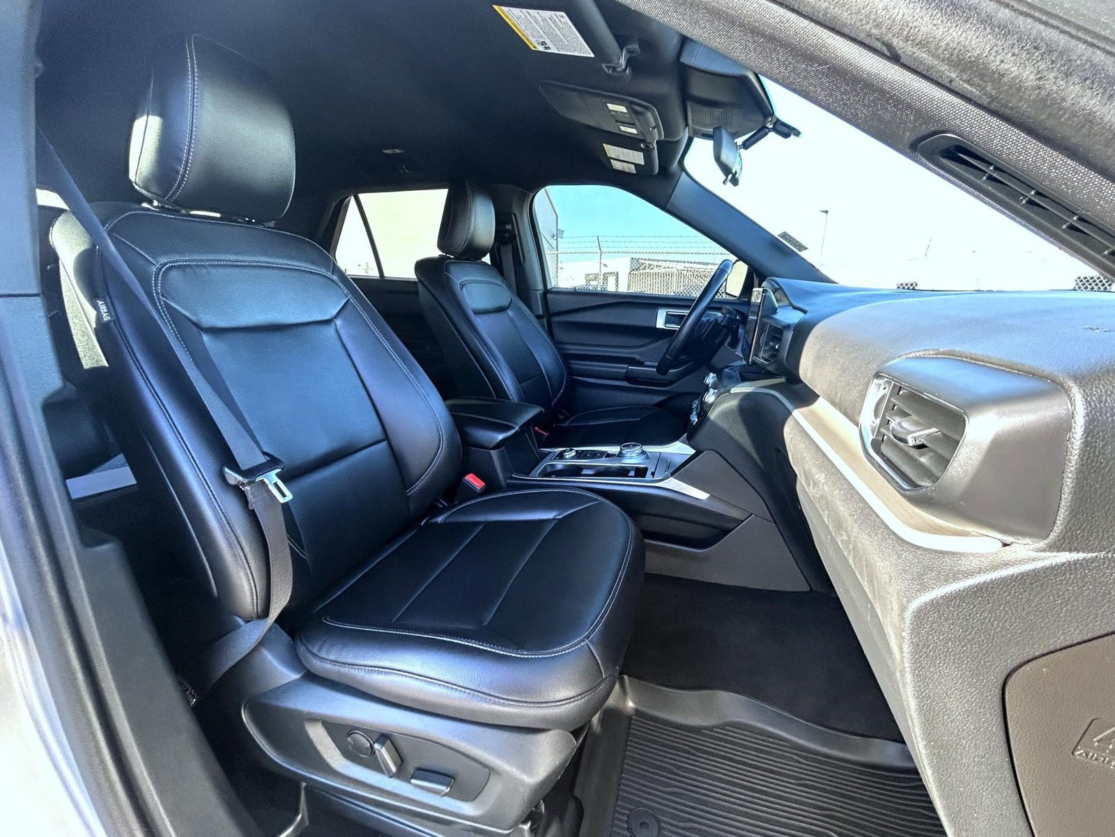 Used 2020 Ford Explorer XLT w/ Equipment Group 202A AWD/4WD image 16