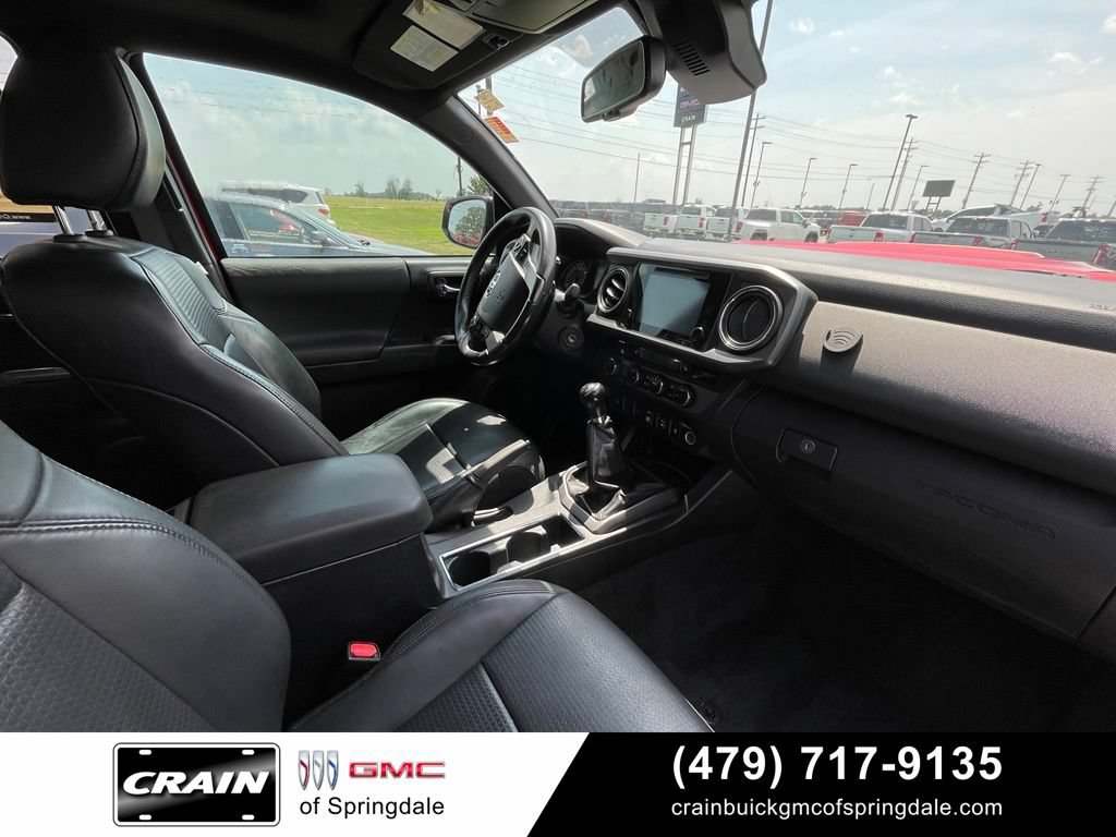 Used 2018 Toyota Tacoma TRD Sport w/ TRD Premium Sport Package AWD/4WD image 27