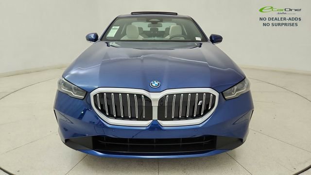 Used 2025 BMW i5 xDrive40 w/ Premium Package image 2