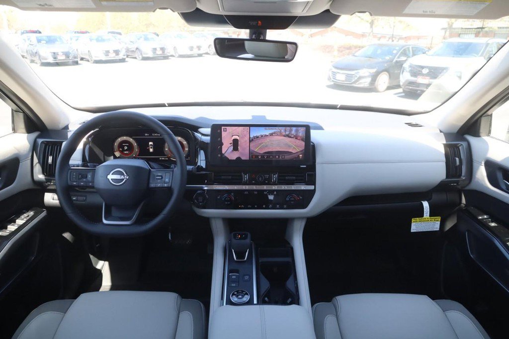 New 2026 Nissan Pathfinder SL image 7