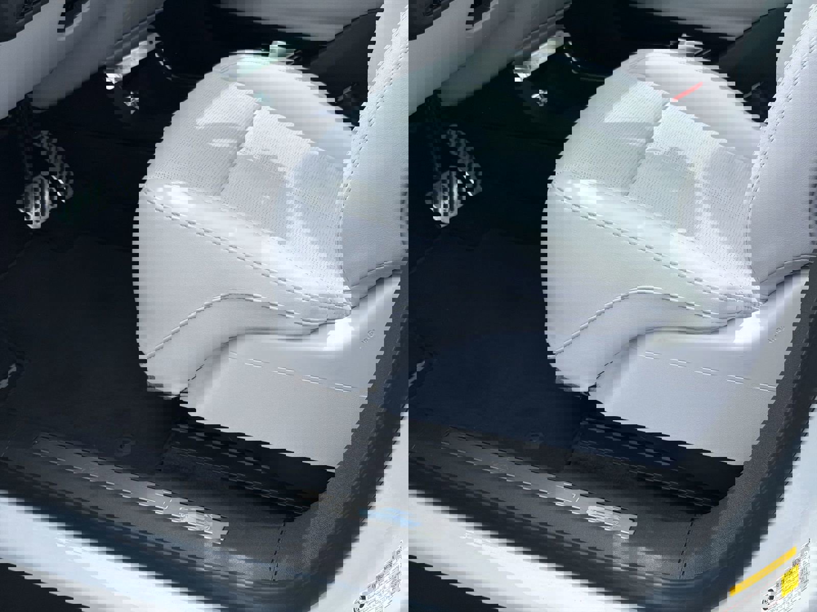 Used 2024 Cadillac Lyriq Luxury image 17