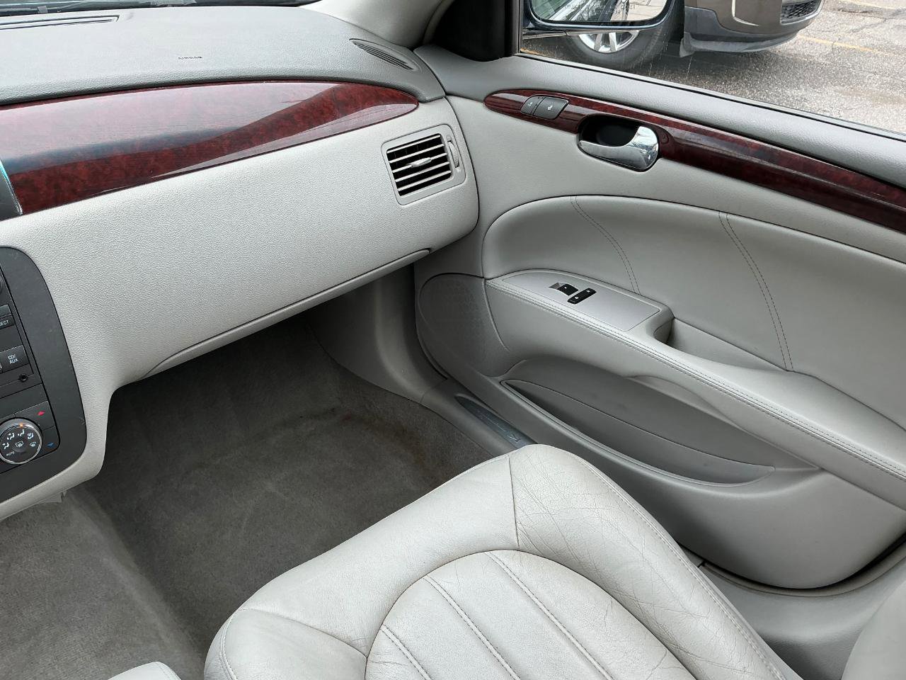 Used 2009 Buick Lucerne CXL FWD image 17