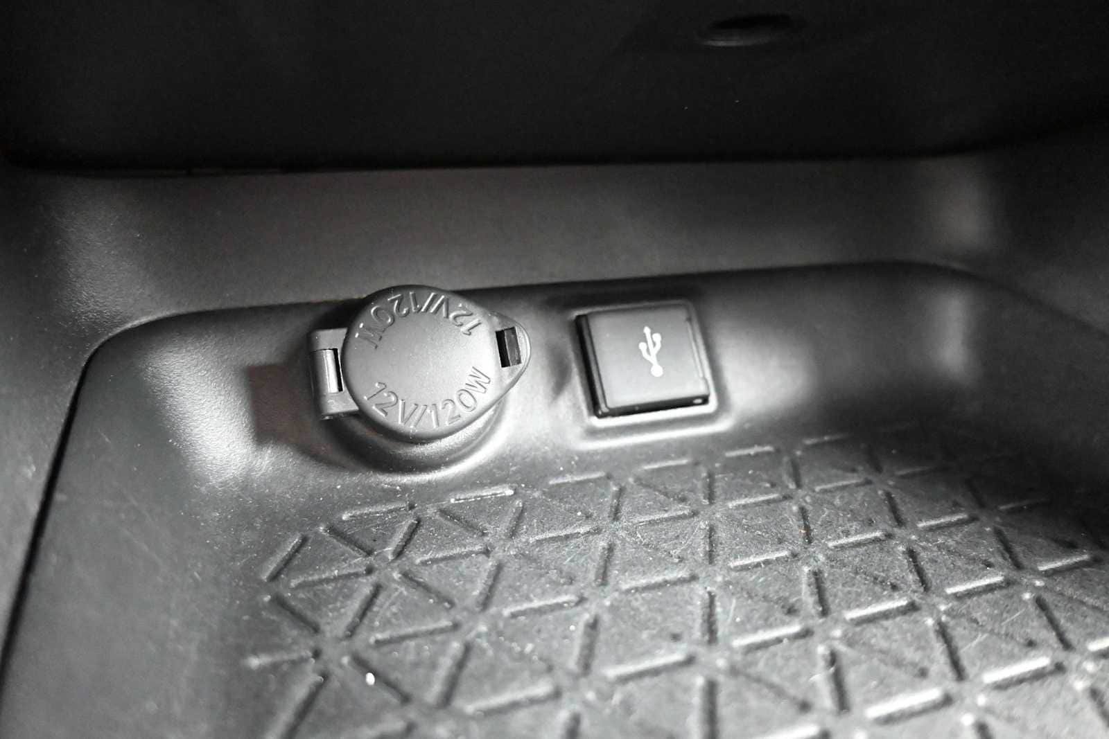 Used 2021 Toyota RAV4 LE AWD/4WD image 18