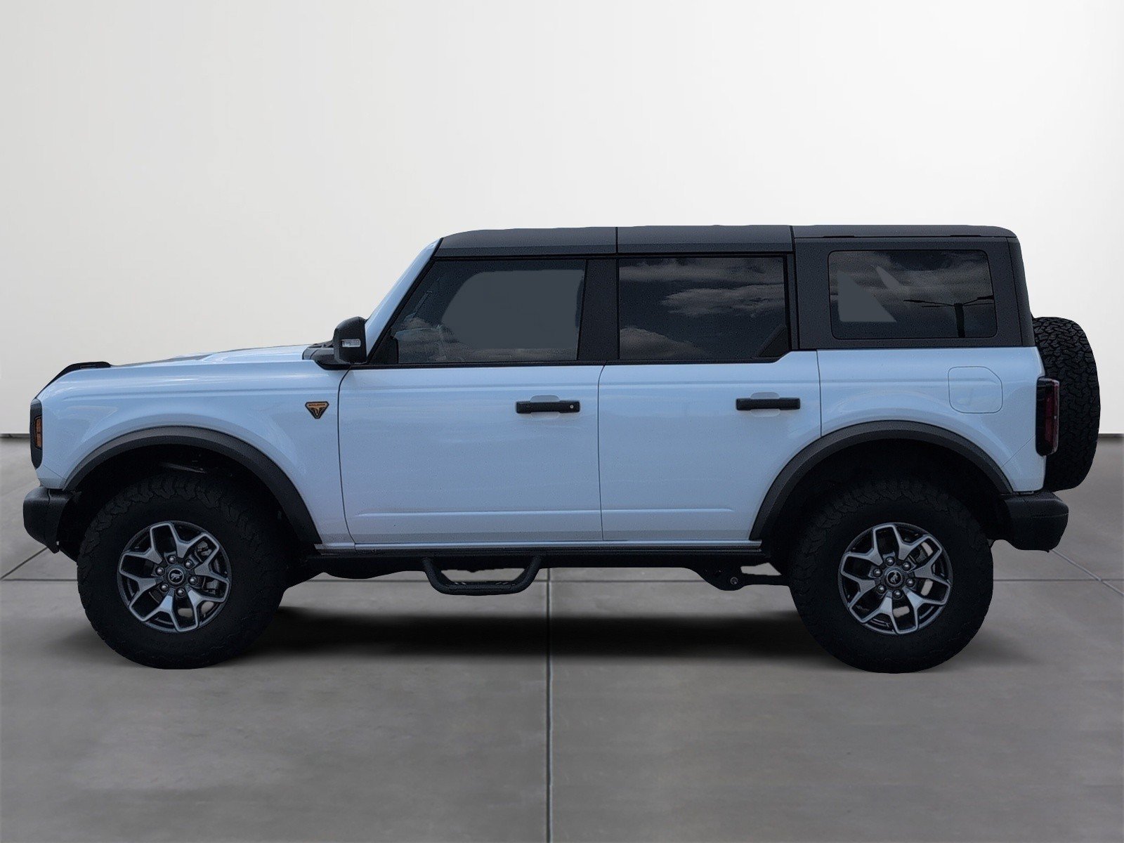 Used 2023 Ford Bronco Badlands AWD/4WD image 3
