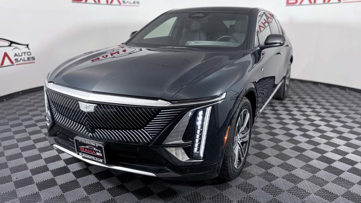 Used 2024 Cadillac Lyriq Luxury AWD/4WD image 3