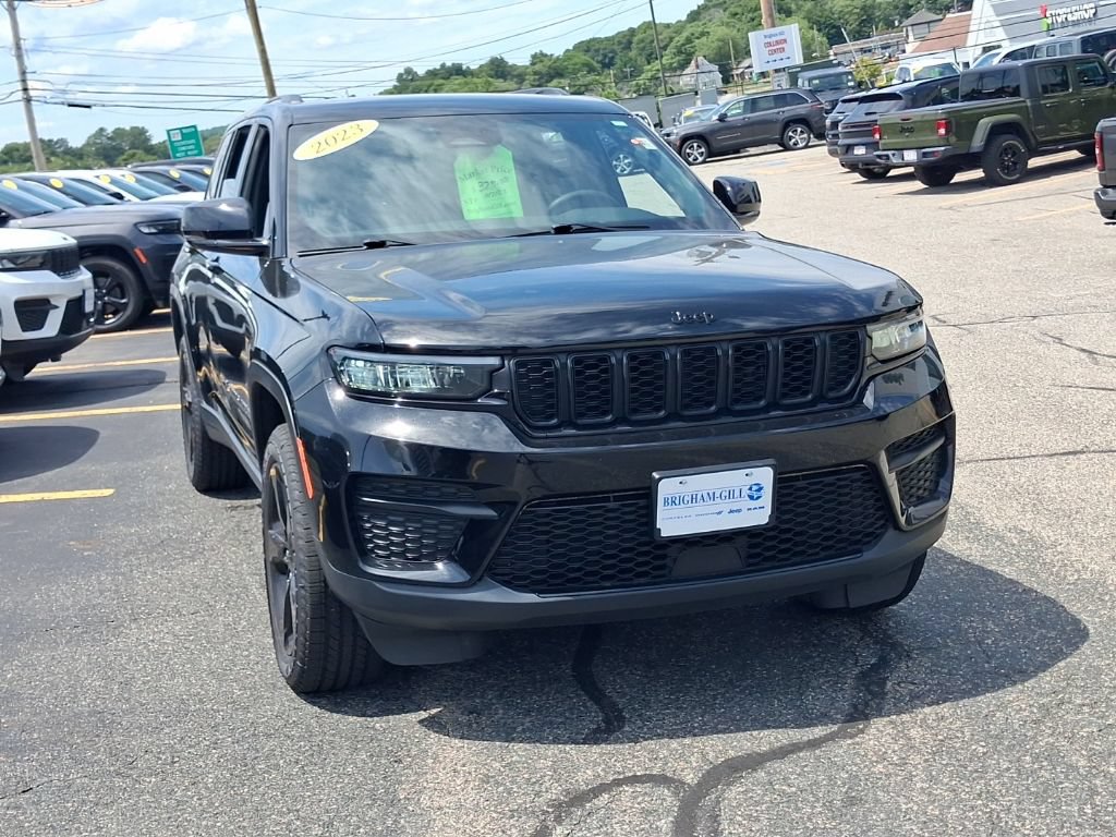 Certified 2023 Jeep Grand Cherokee Altitude AWD/4WD image 3
