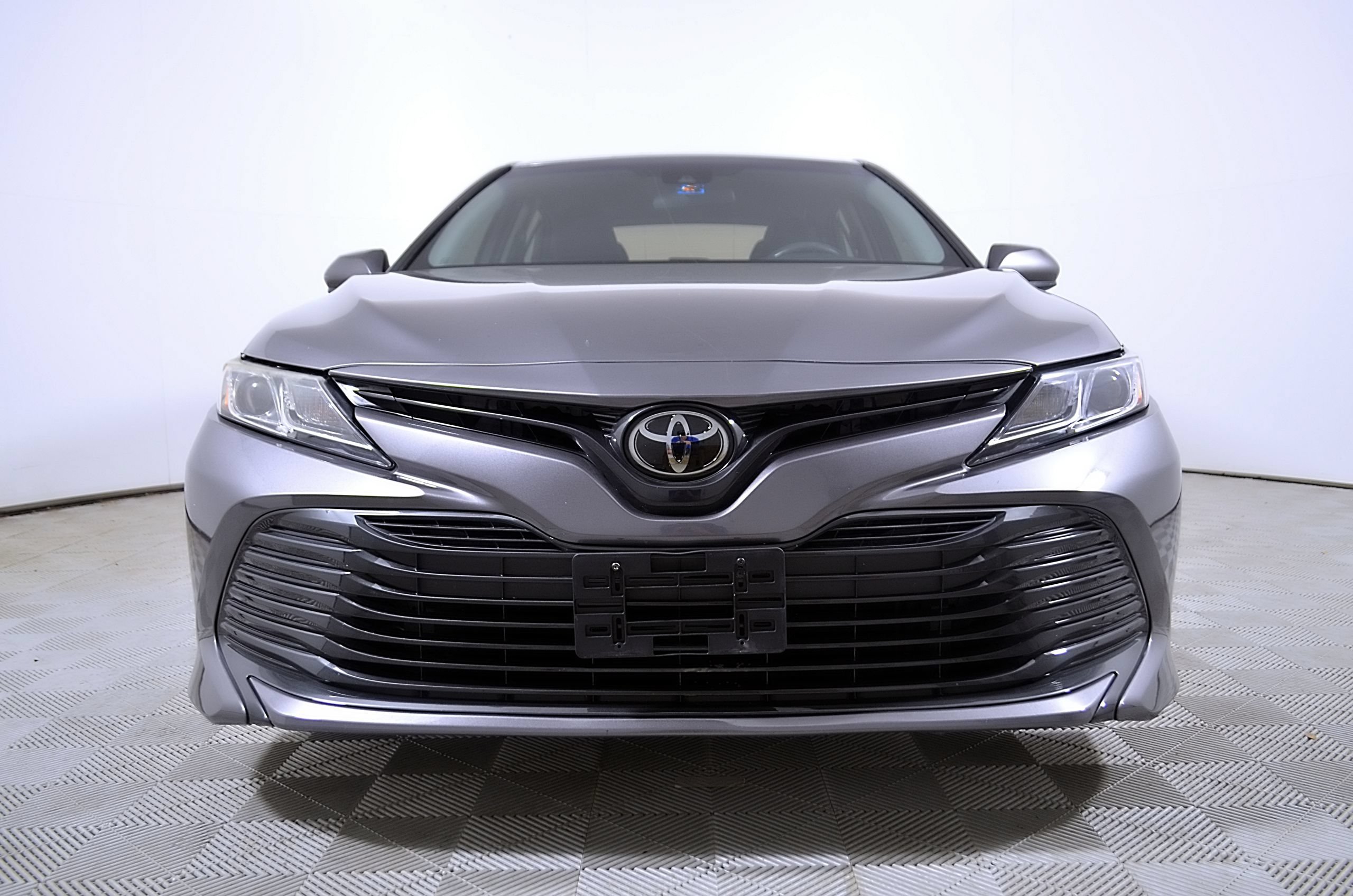 Used 2020 Toyota Camry LE FWD image 5