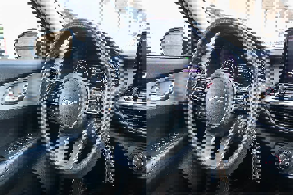 Used 2023 Kia Forte LXS w/ LXS Technology Package image 16