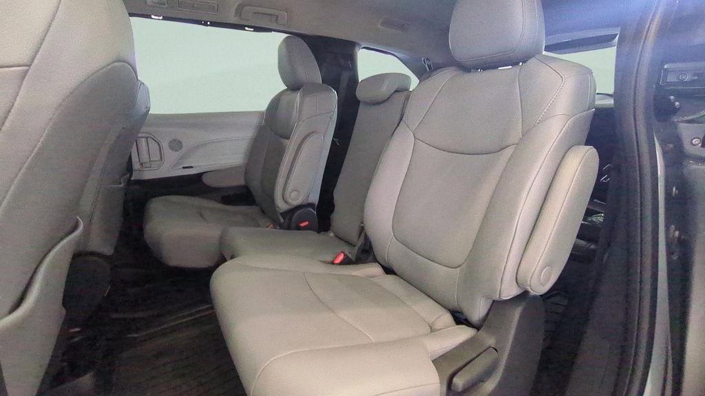 New 2026 Toyota Sienna XLE FWD image 10