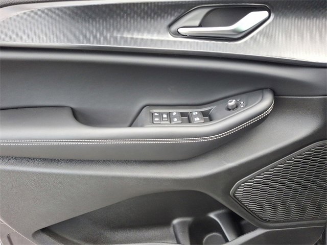 New 2025 Jeep Grand Cherokee Altitude image 8