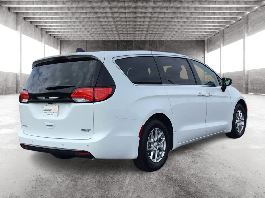 New 2027 Chrysler Pacifica LX FWD image 5