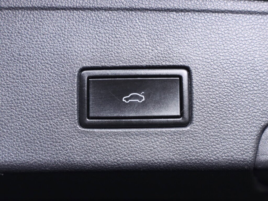 Used 2020 Volkswagen Atlas Cross Sport SEL image 37