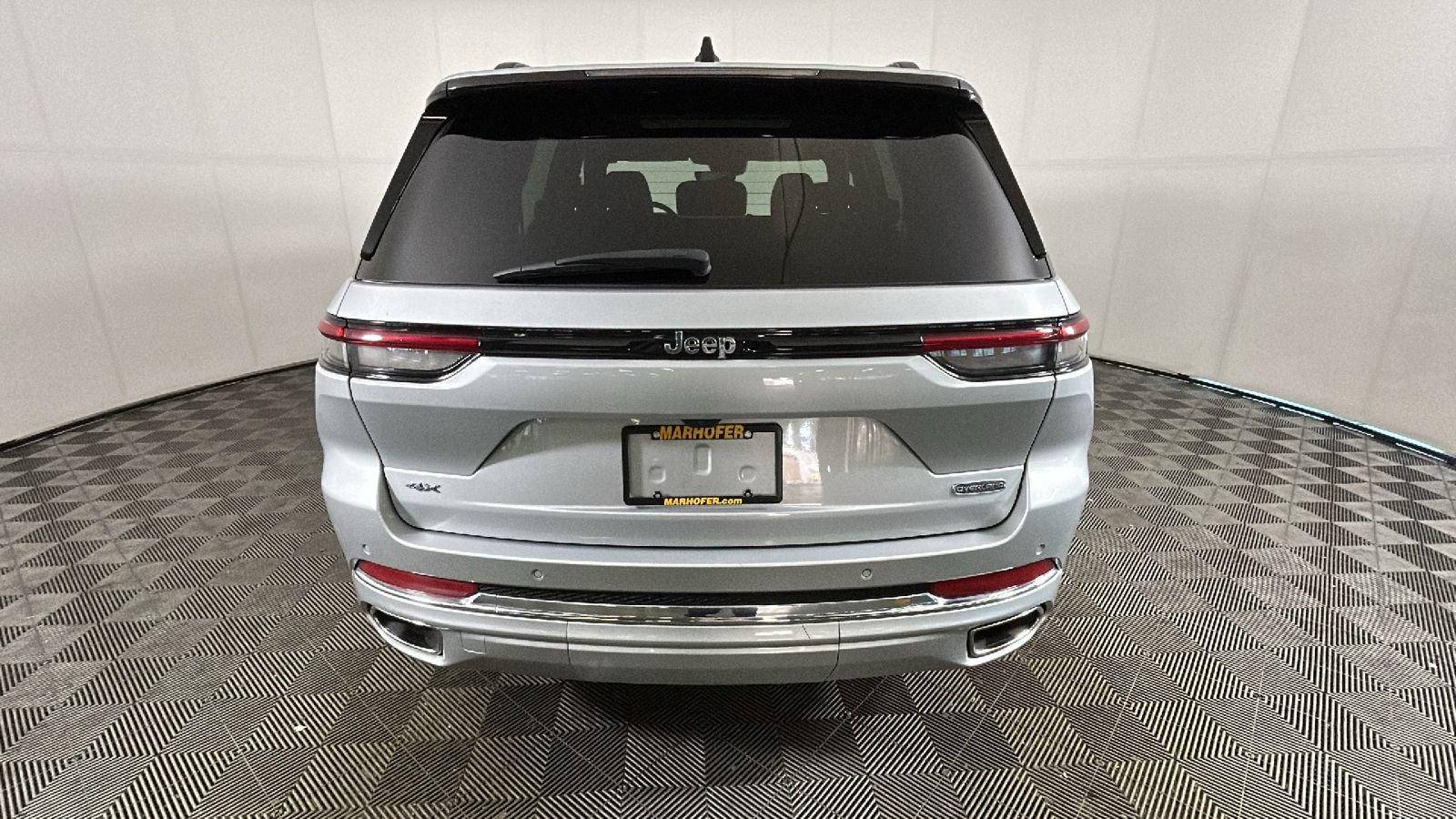 Used 2023 Jeep Grand Cherokee Overland AWD/4WD image 4