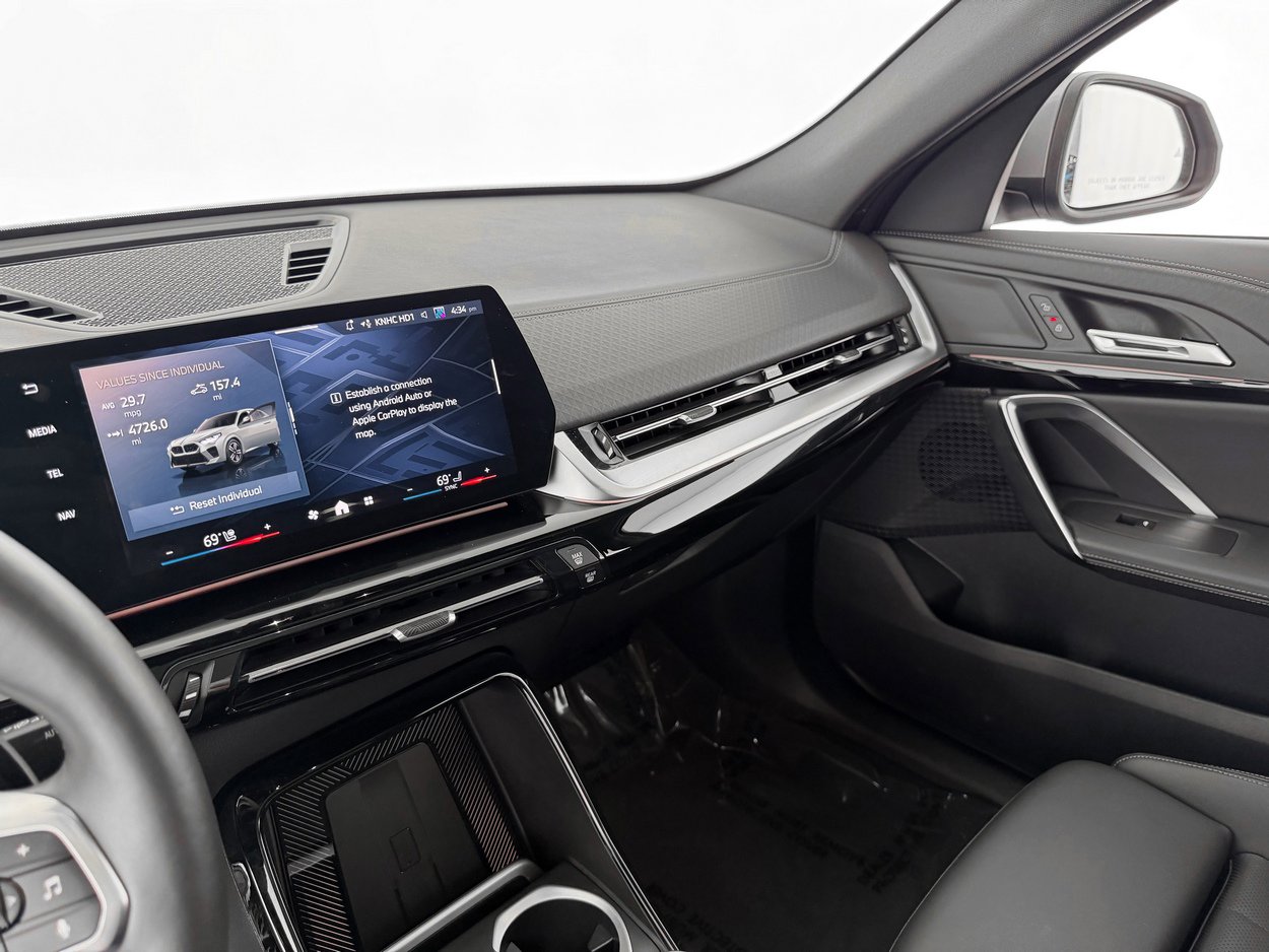 Used 2025 BMW X2 xDrive28i w/ M Sport Package image 17