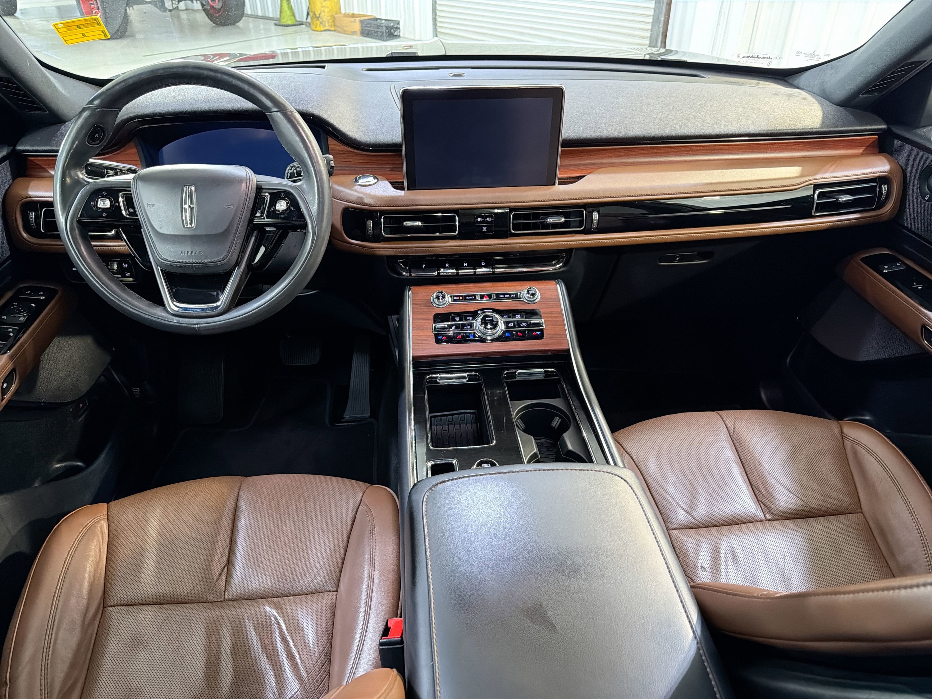 Used 2023 Lincoln Aviator Reserve w/ Equipment Group 201A RWD image 23